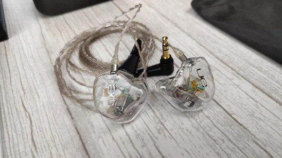 4_resize.jpg 4_resize.jpg